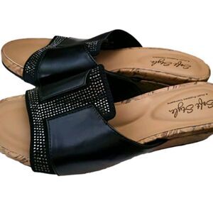 Soft Style women sliders